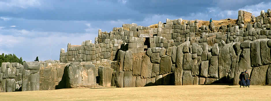 Complejos Arqueológicos milenarios en Cusco