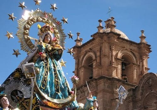 La Virgen de la Candelaria se hace sentir con fervor en Puno